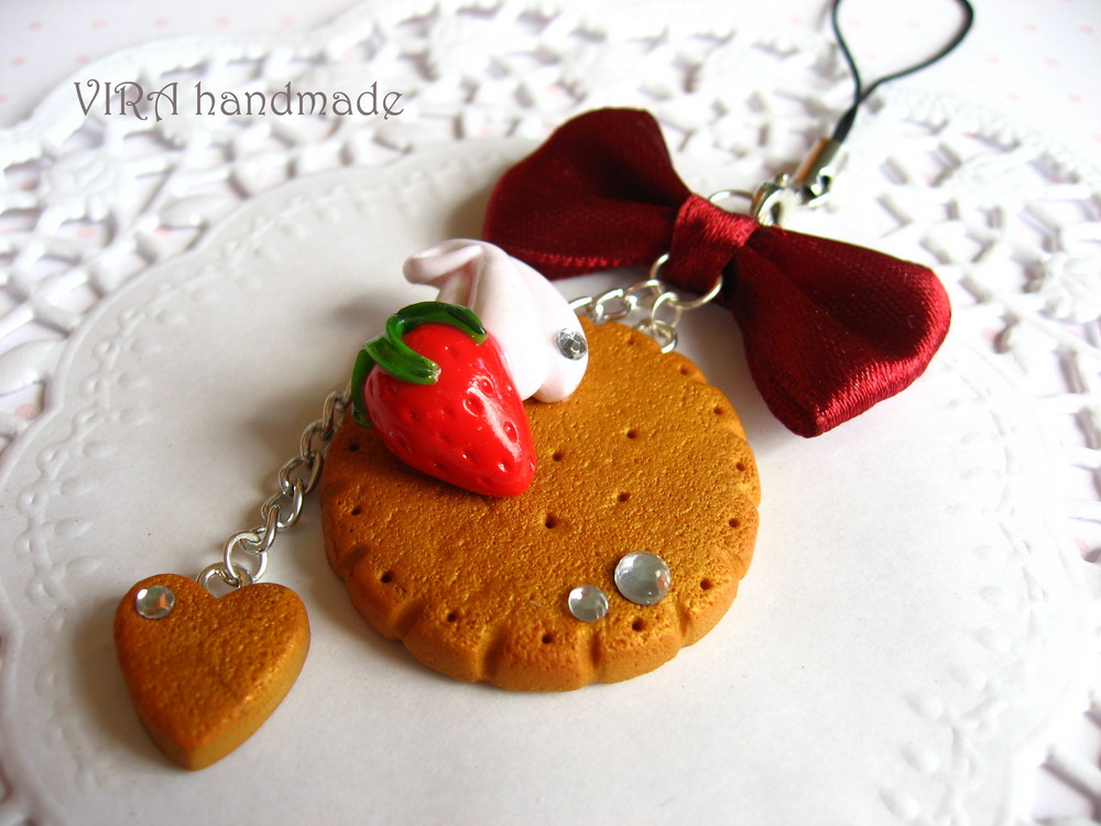 Kawaii Cute Gingerbread Cookie Strawberry Whipped Cream Bowknot Cell Phone Strap Charm